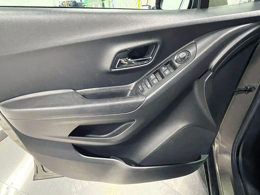 Used 2021 Gray Chevrolet LT image 19