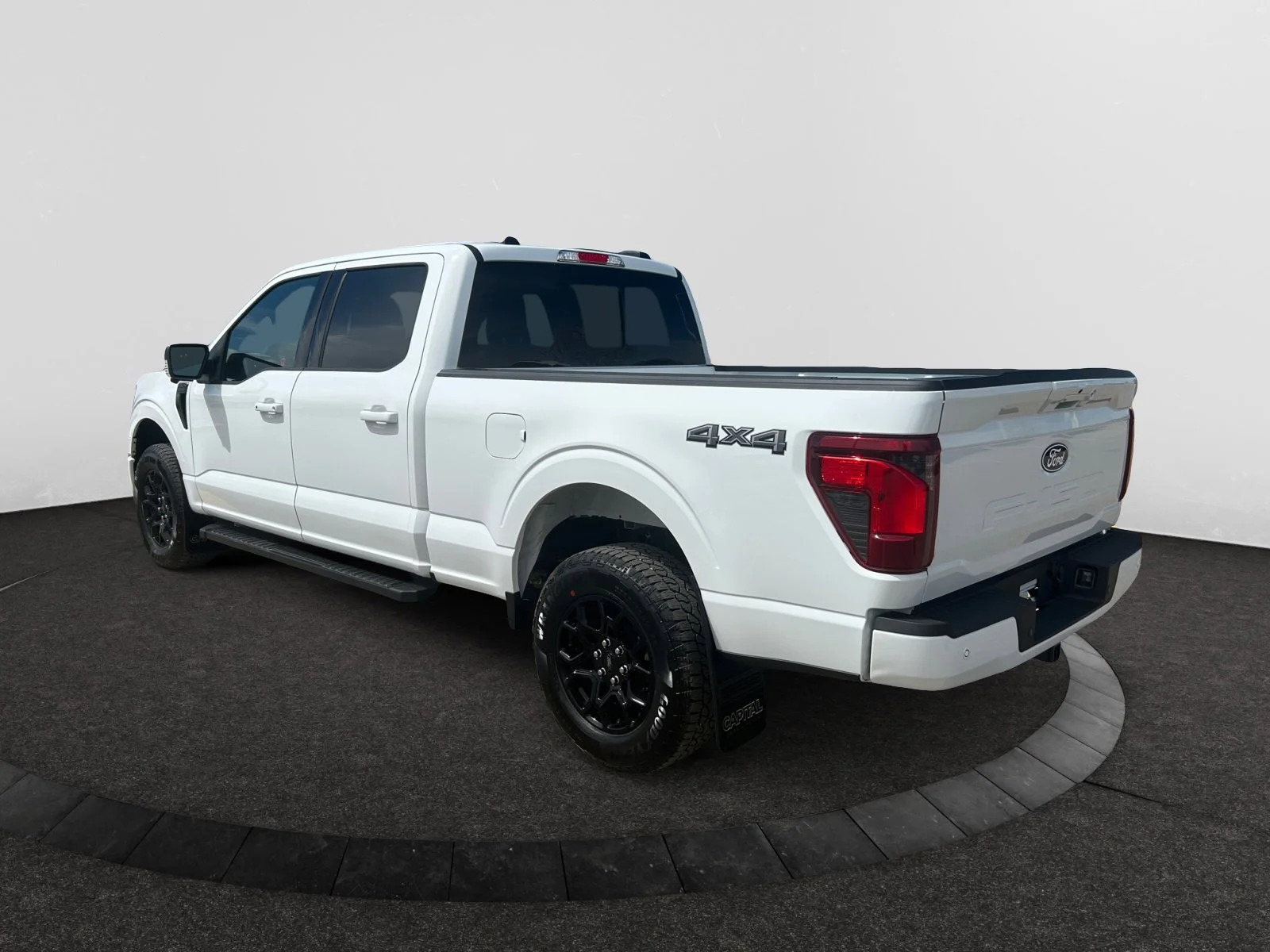 New 2026 Oxford White Ford XLT image 3