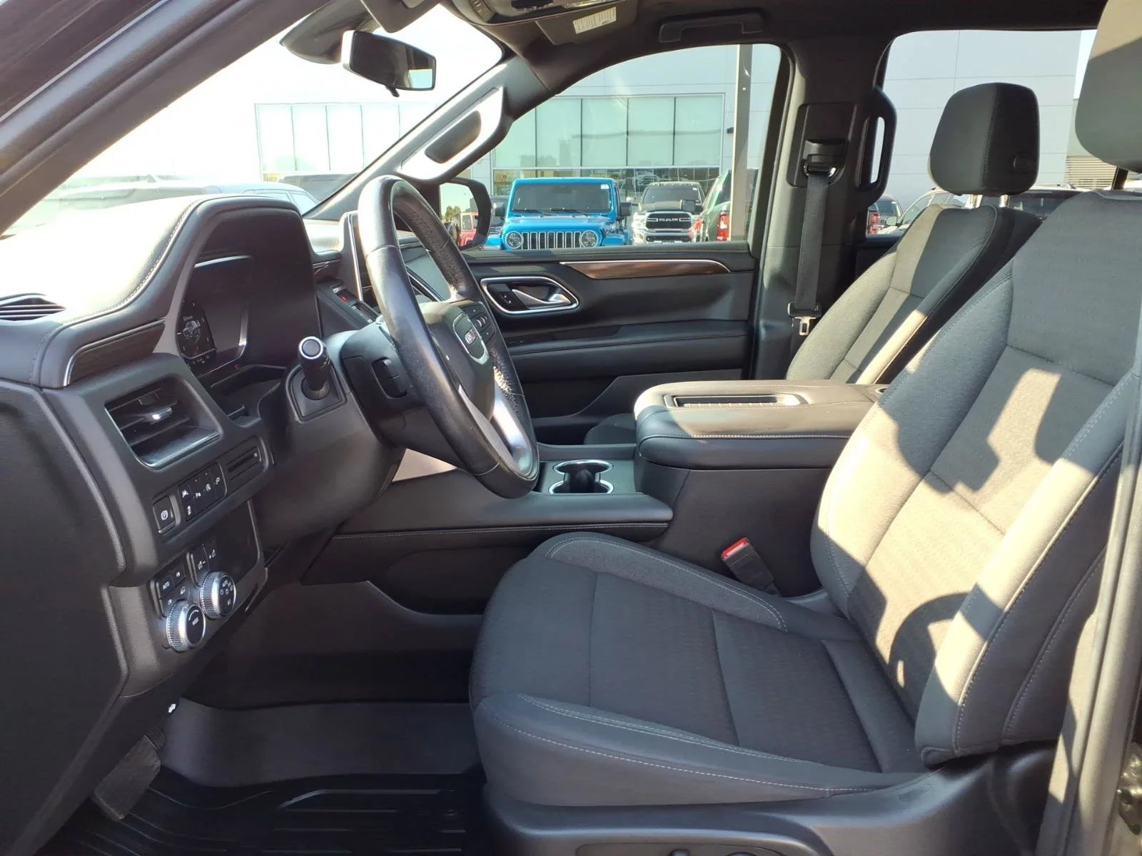 Used 2022 Onyx Black GMC SLE image 23