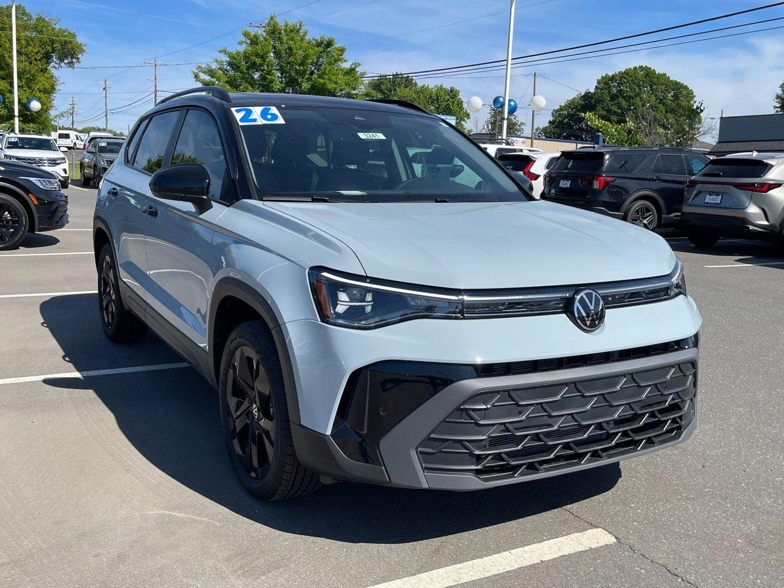 New 2026 Monument Gray w/Deep Black Roof Volkswagen SE Black image 7