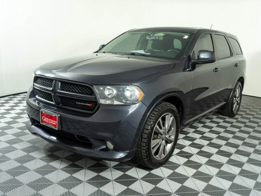 Used 2013 Gray Dodge SXT image 3