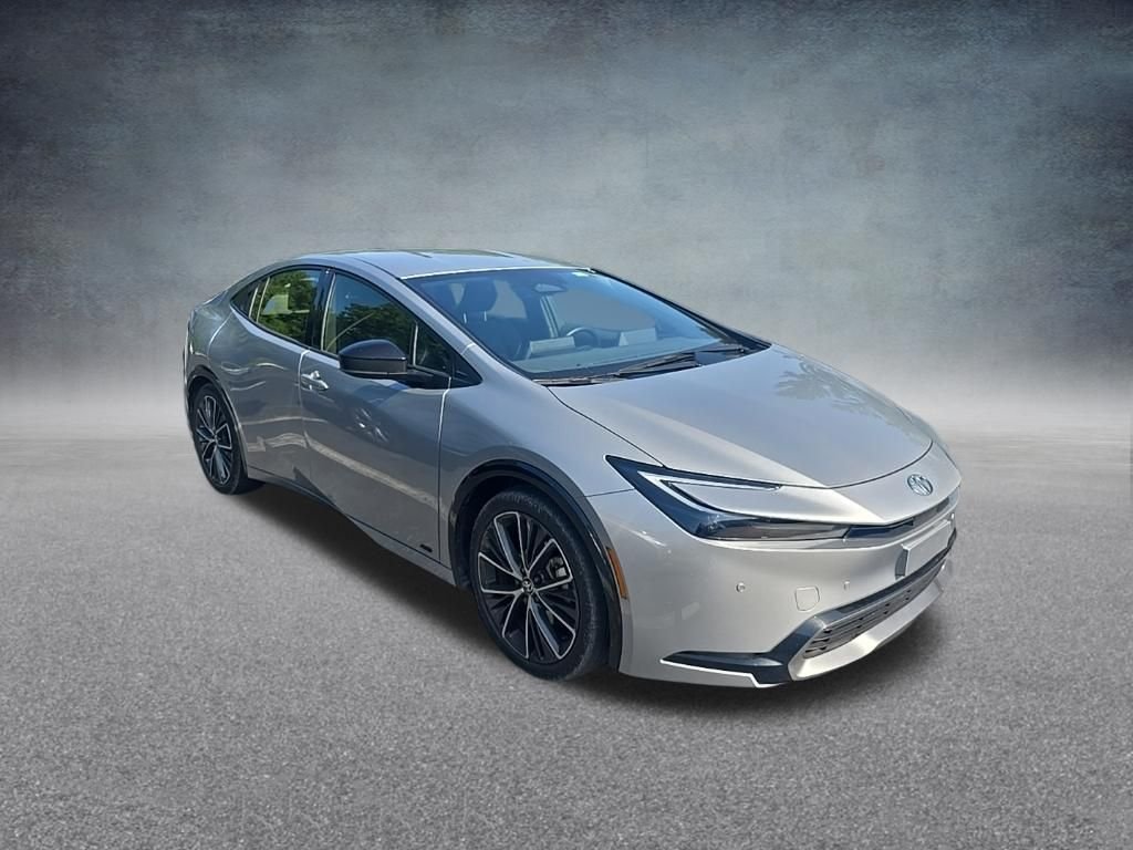 Used 2025 Cutting Edge Toyota XLE image 2