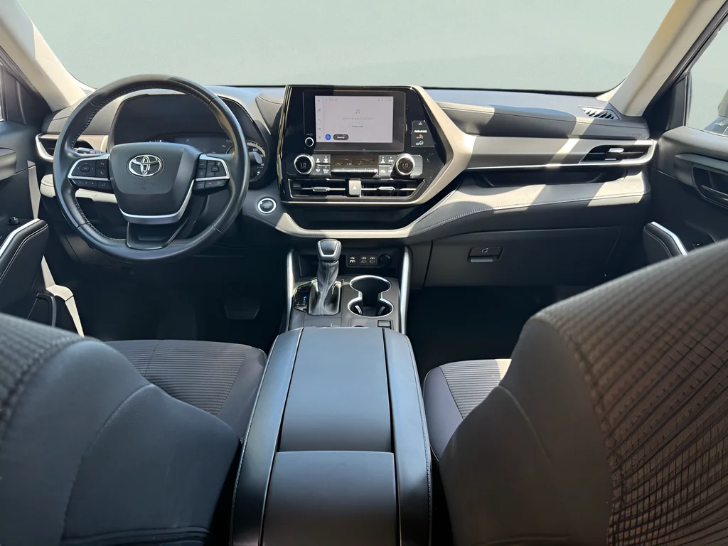 2023 Toyota Highlander LE - Photo 15