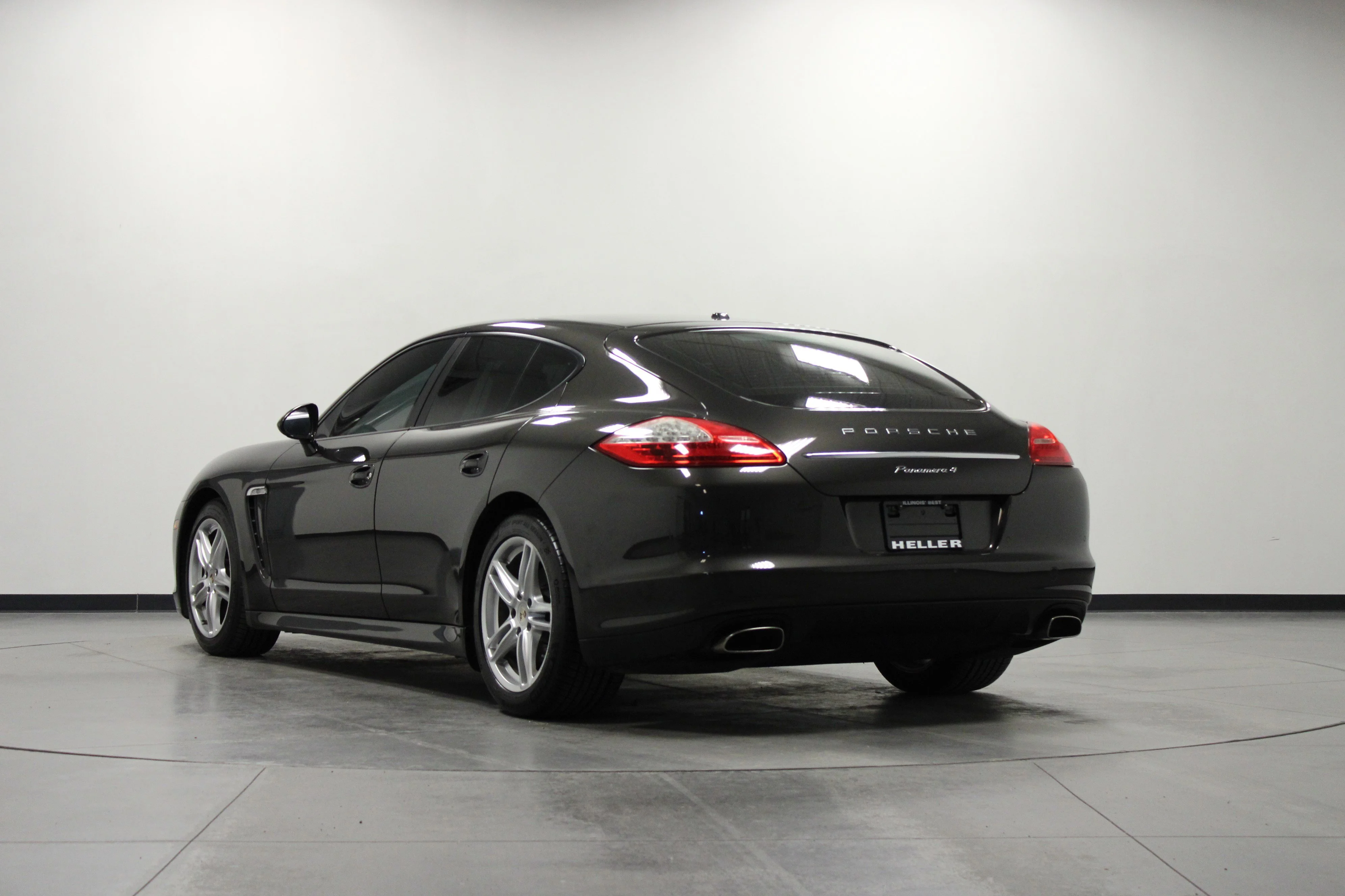 Used 2012 Carbon Grey Metallic Porsche 4 image 6