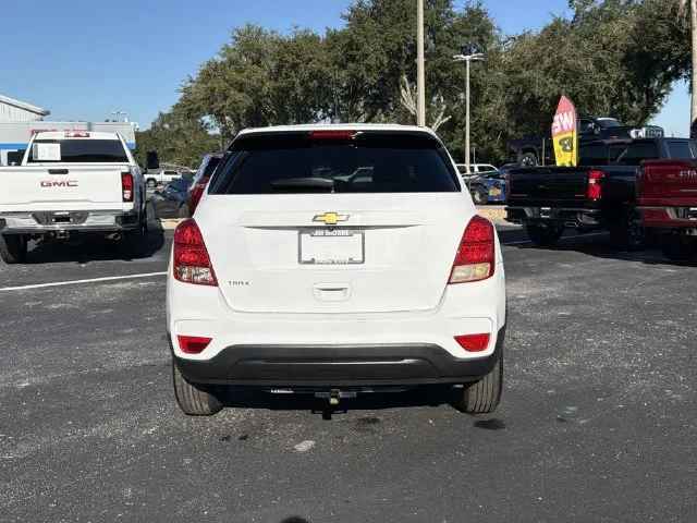 Used 2022 SUMMIT WHITE Chevrolet LS image 6