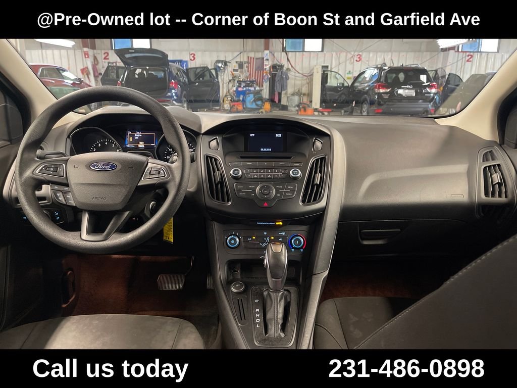 Used 2015 Red Ford SE image 18