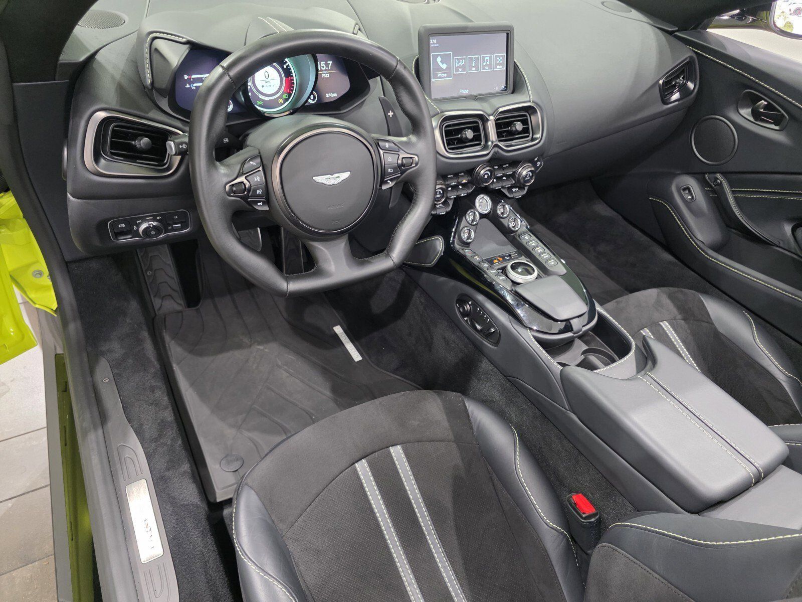 Used 2023 Q Lime Essence Aston Martin Roadster image 3
