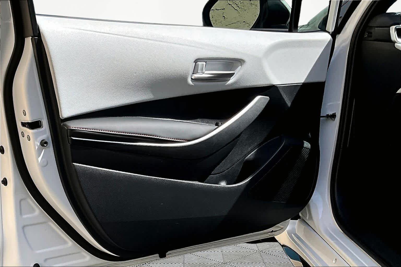 Used 2025 Wind Chill Pearl Toyota SE image 22