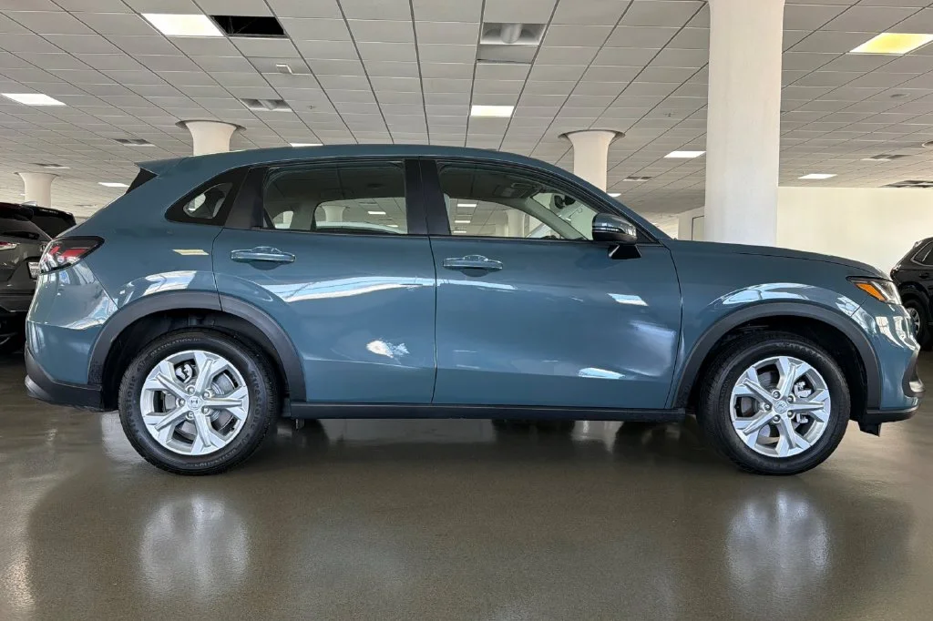Used 2025  Honda LX image 3