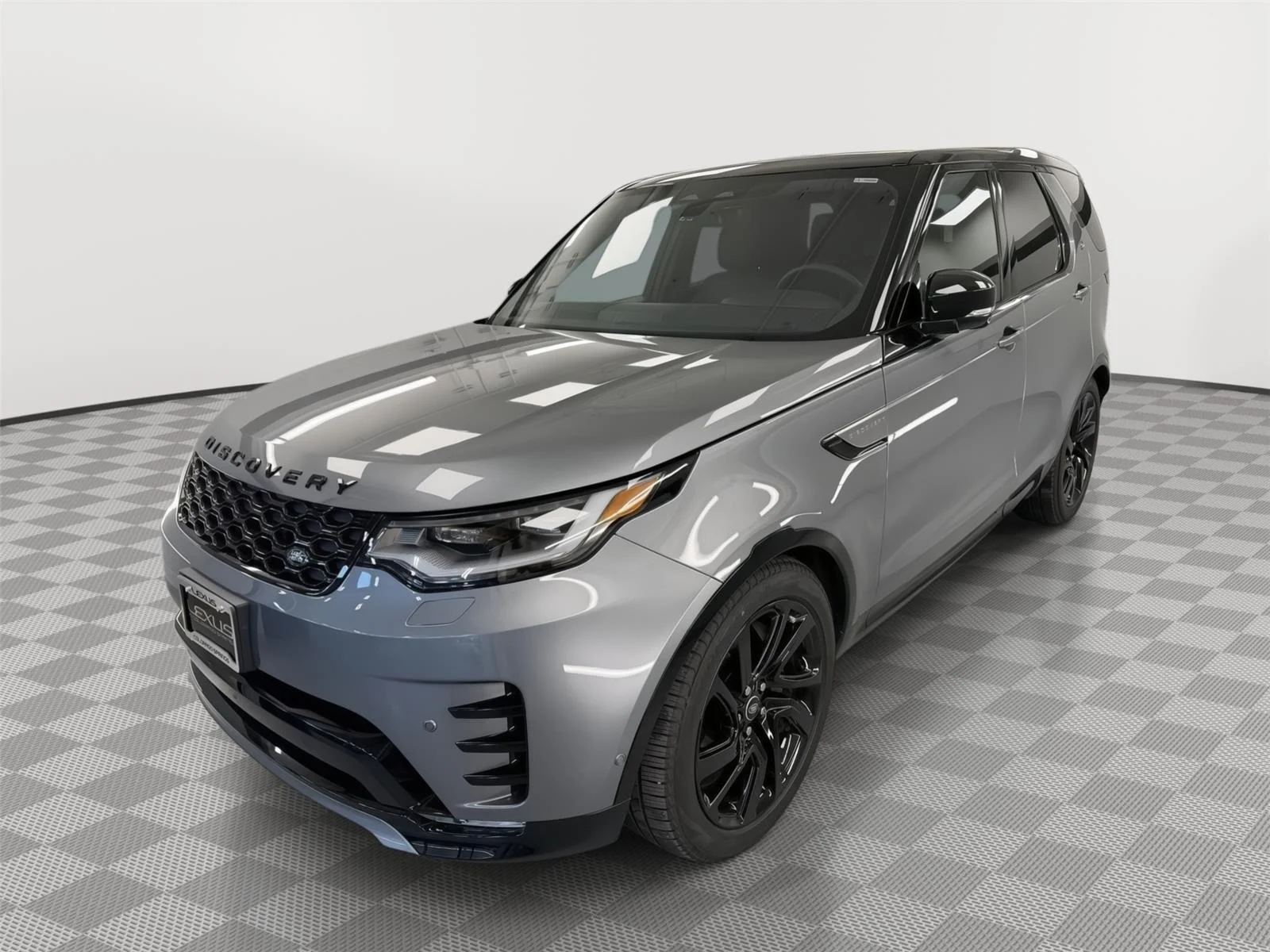 Used 2025  LAND ROVER SE image 6