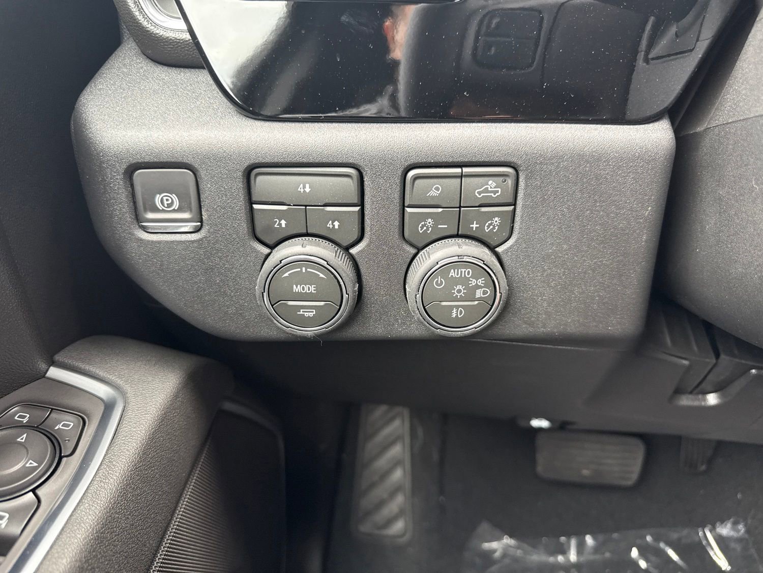 New 2026 Sterling Gray Metallic Chevrolet LT Trail Boss with Safety - Leather - Convenience I & II - Heat - Remote Start - Plow Prep - Z71 Off-Road image 32