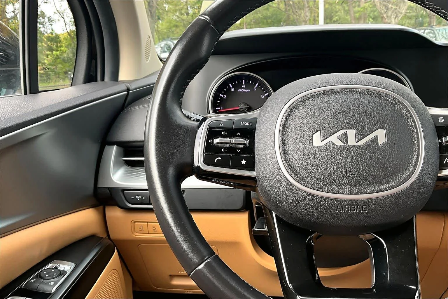 Used 2022 Aurora Black Kia LXS image 22