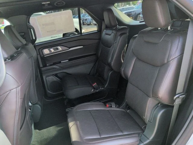 New 2026 Star White Metallic Tri-Coat Ford Platinum™ image 14