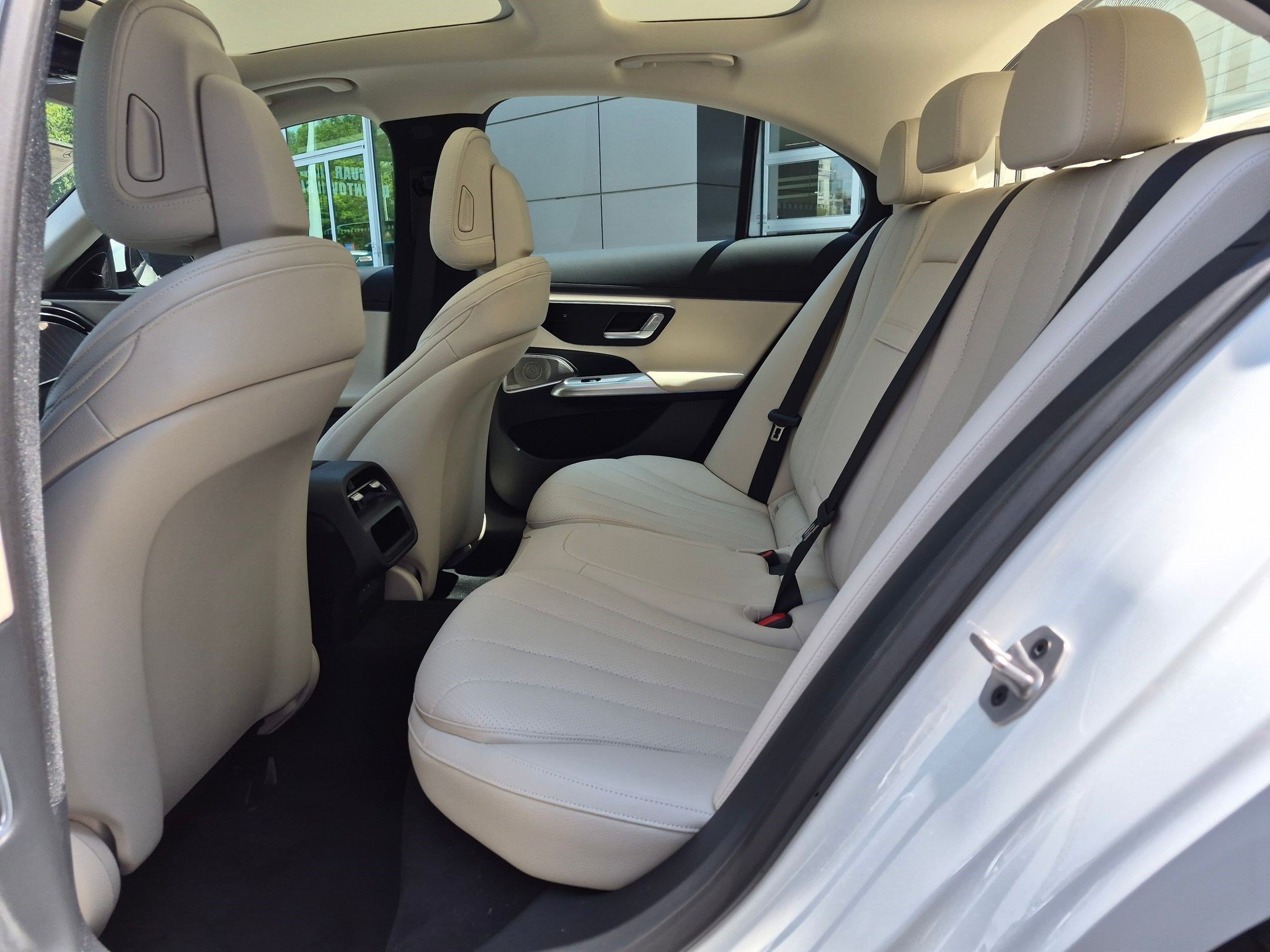 New 2027 Polar White Mercedes-Benz E 350 image 50