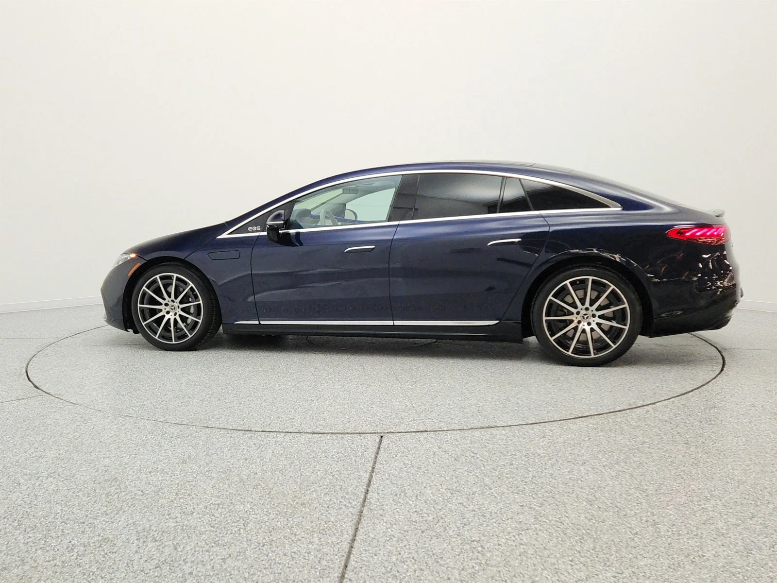 Used 2023 Nautical Blue Metallic Mercedes-Benz EQS 580 4MATIC® Sedan image 8