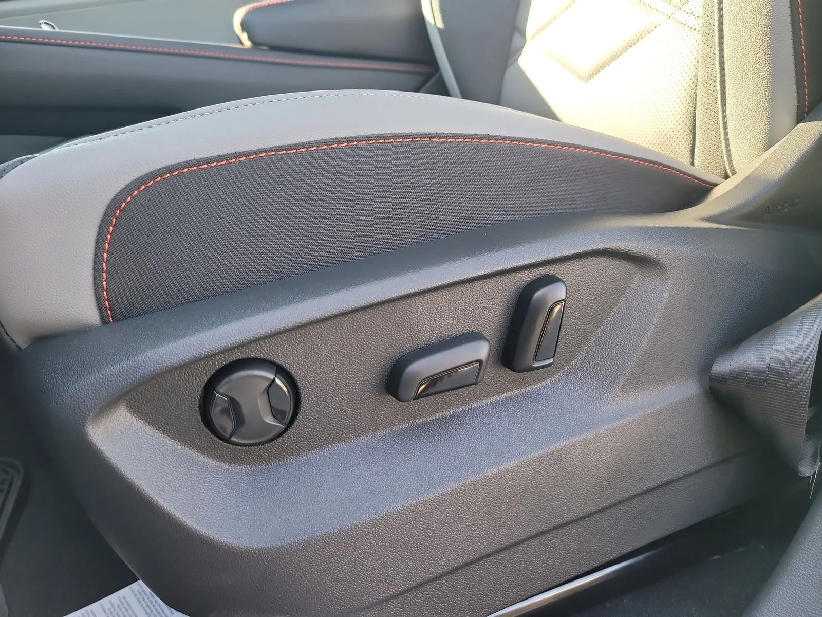 New 2026 Opal White Pearl Volkswagen 2.0T Peak Edition image 18