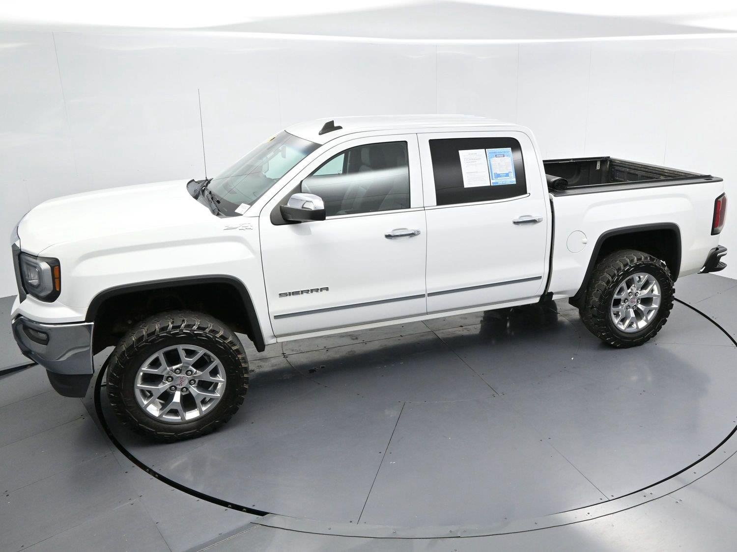 Used 2018 Summit White GMC SLT image 33