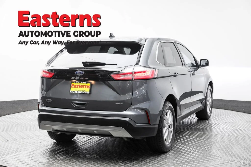 Used 2024 Gray Ford SEL image 5