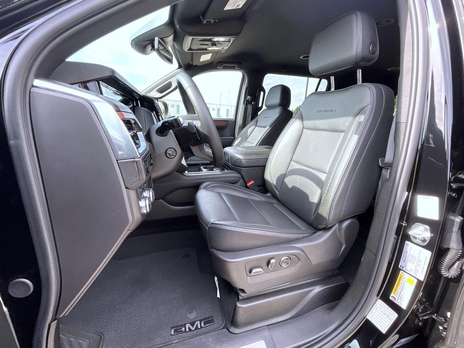 Used 2025 Black GMC Denali image 11