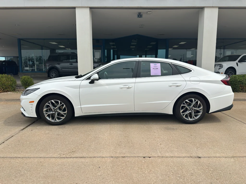 Used 2023 Serenity White Hyundai SEL image 8