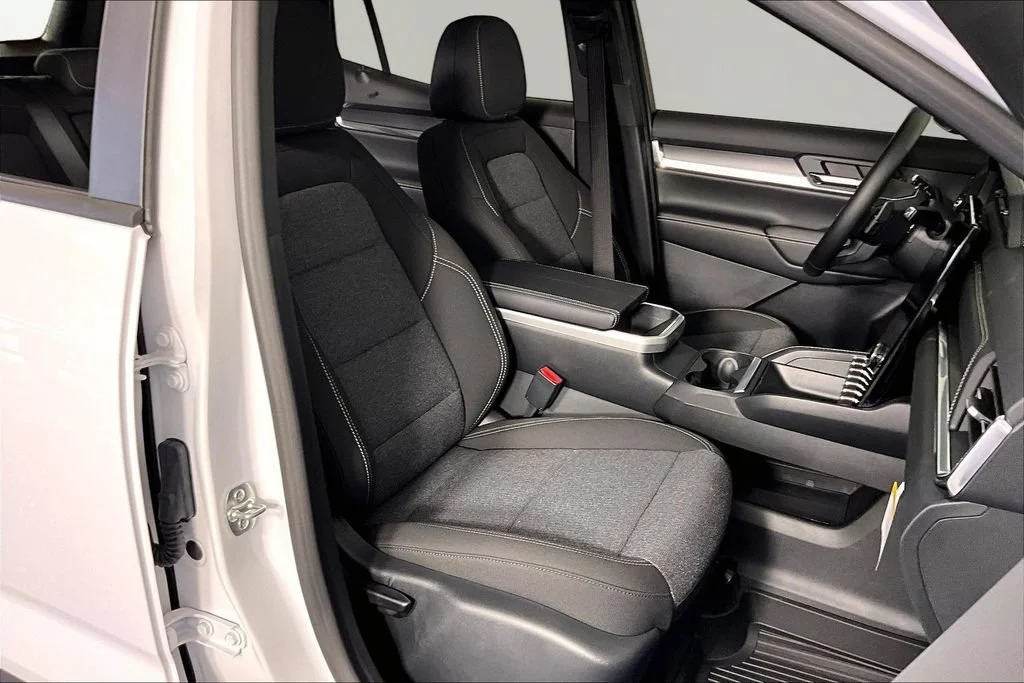 New 2027 Summit White GMC Elevation image 12