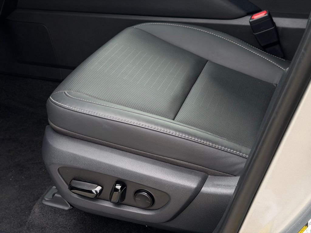 2025 Lexus TX Base - Photo 24