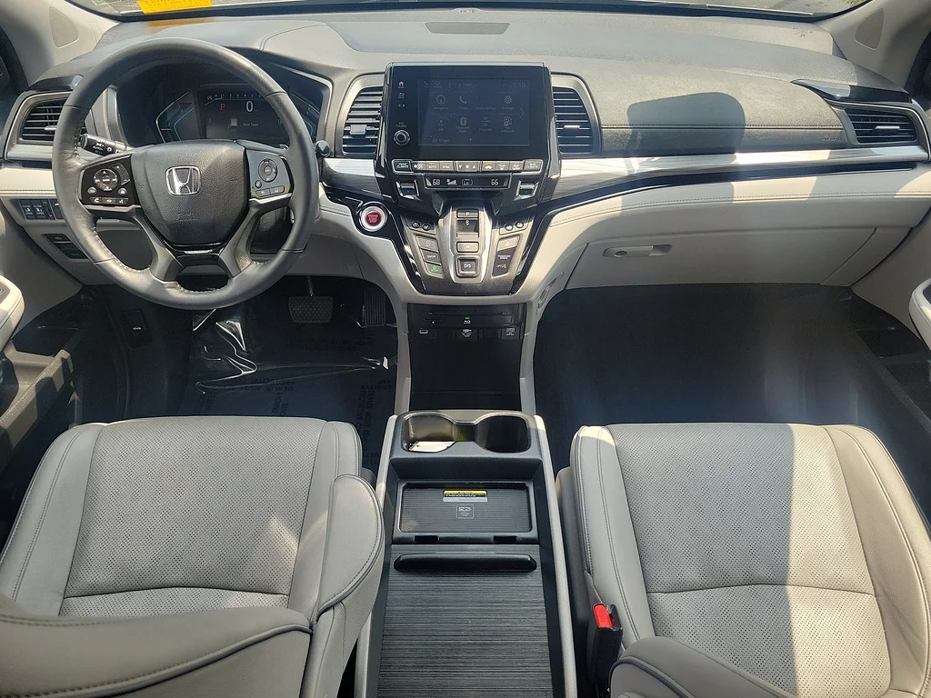 Certified Used 2024 Lunar Silver Metallic Honda Elite image 9