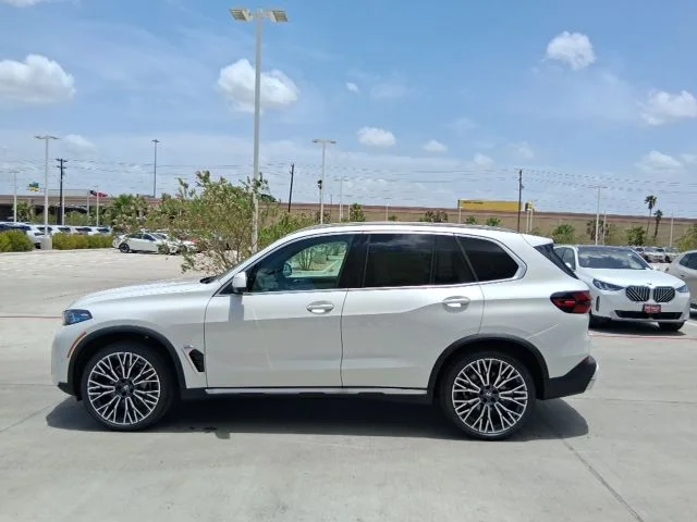 New 2026 Mineral White Metallic BMW sDrive40i image 3