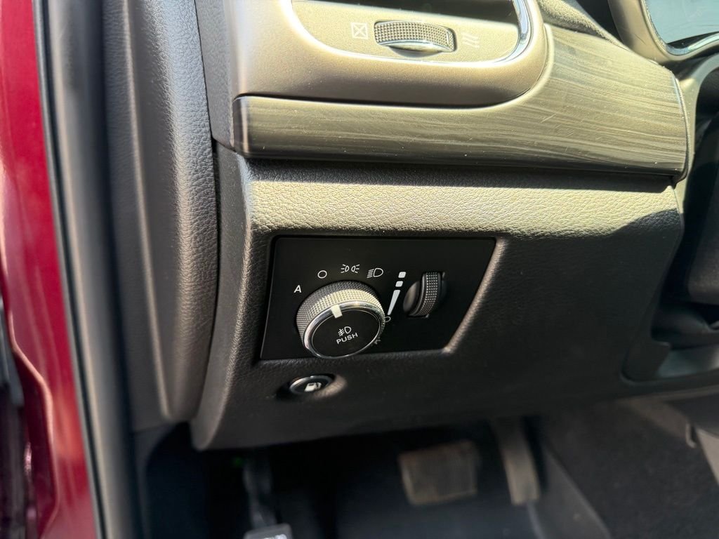 Used 2020 Red Jeep Altitude image 13