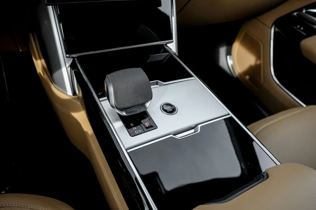 New 2026 Fuji White Land Rover SE image 14