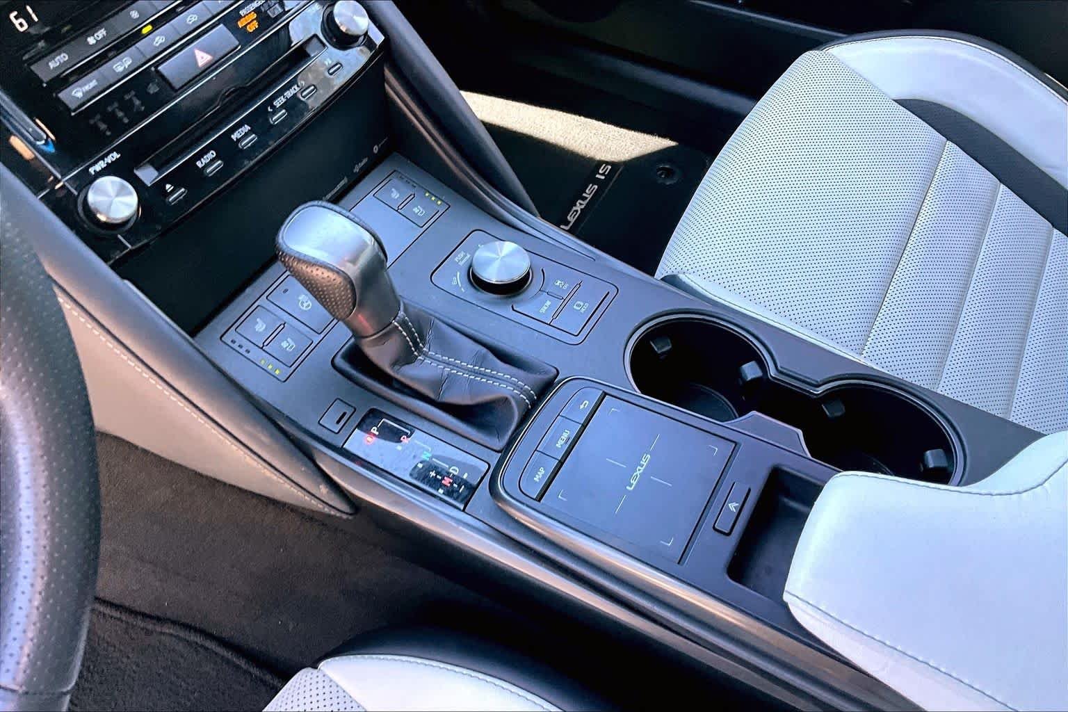 2023 Lexus IS 350 F SPORT - Photo 17