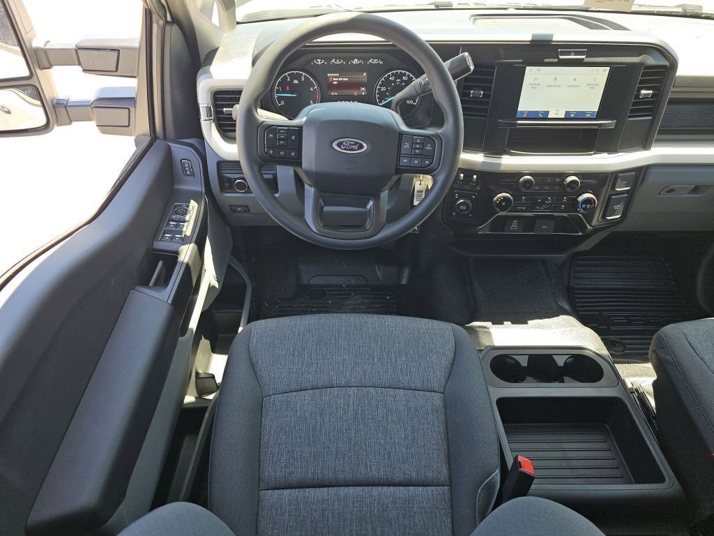 New 2026 Oxford White Ford XL image 4