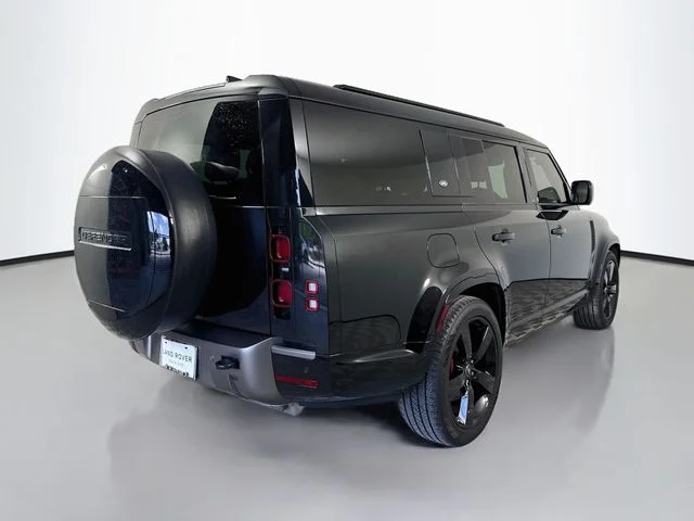Certified Used 2024 Black Land Rover X-Dynamic SE image 5