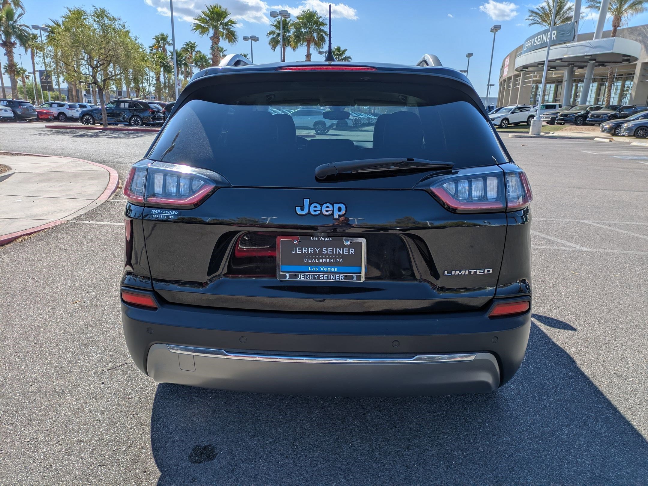 Used 2019 Diamond Black Crystal Pearlcoat Jeep Limited image 4