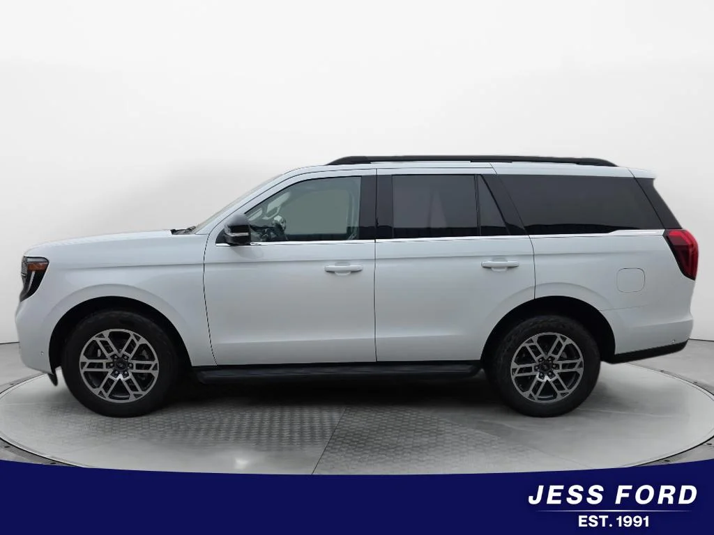 Used 2025 Oxford White Ford Active image 2