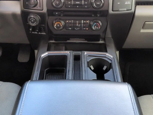 Used 2017 Oxford White Ford XLT image 19