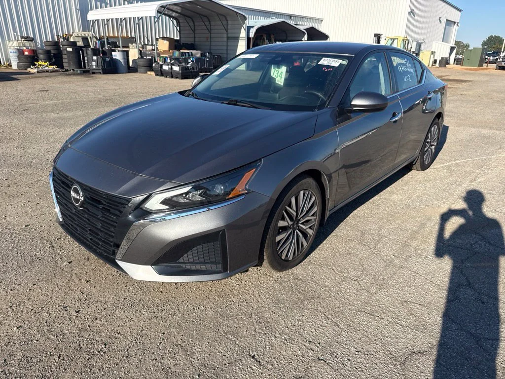Used 2023 Gray Nissan 2.5 SV image 1