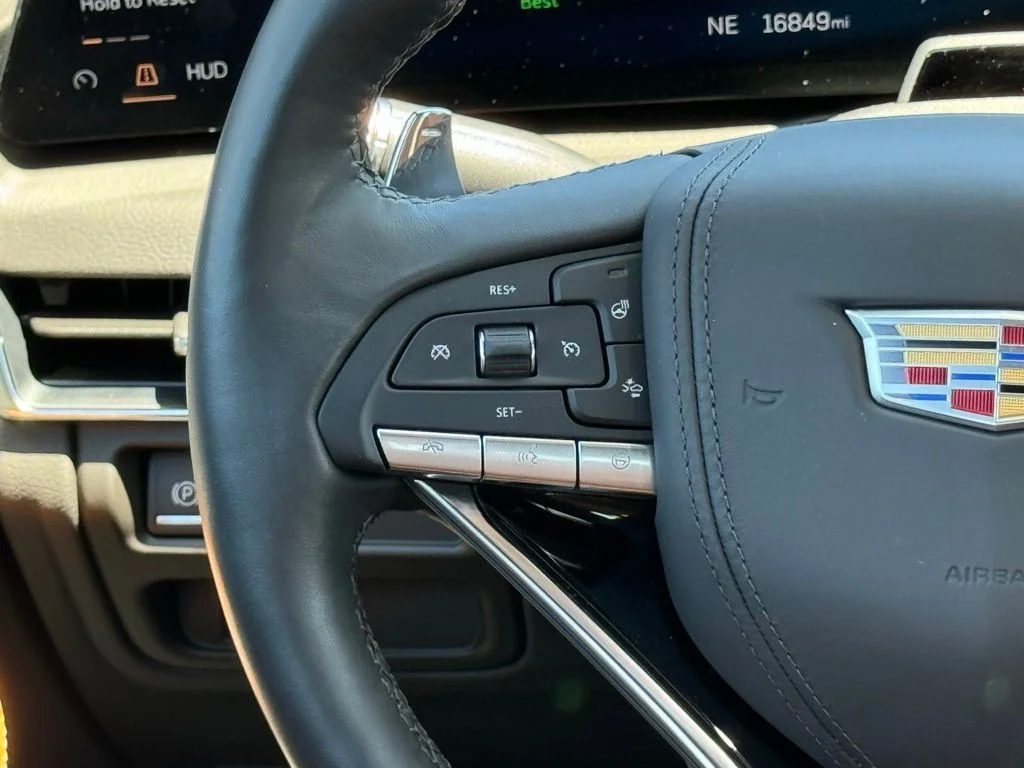 Used 2025  Cadillac Premium Luxury image 26