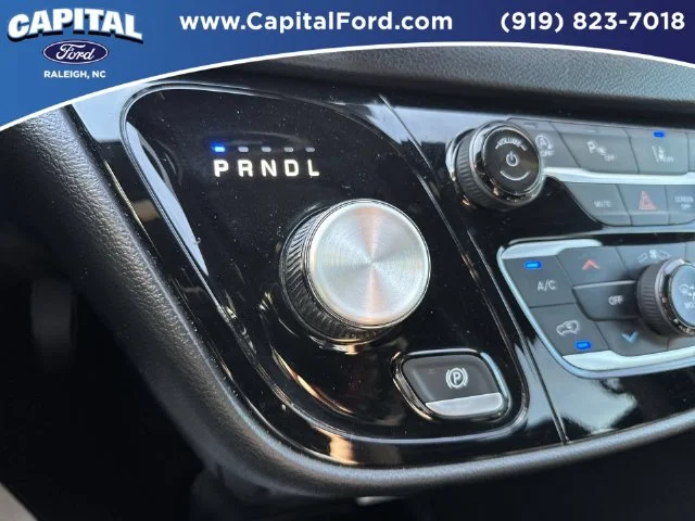 Used 2025 White Chrysler Select image 30