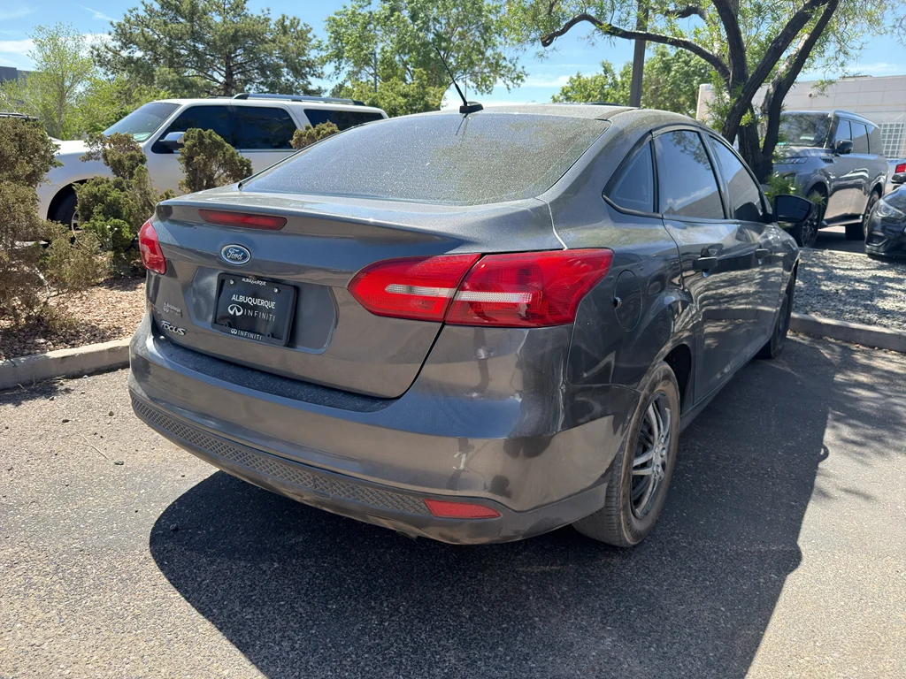 Used 2018 Magnetic Metallic Ford S image 4