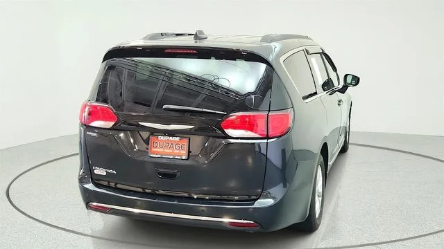 Used 2017 Black Chrysler Touring L image 12