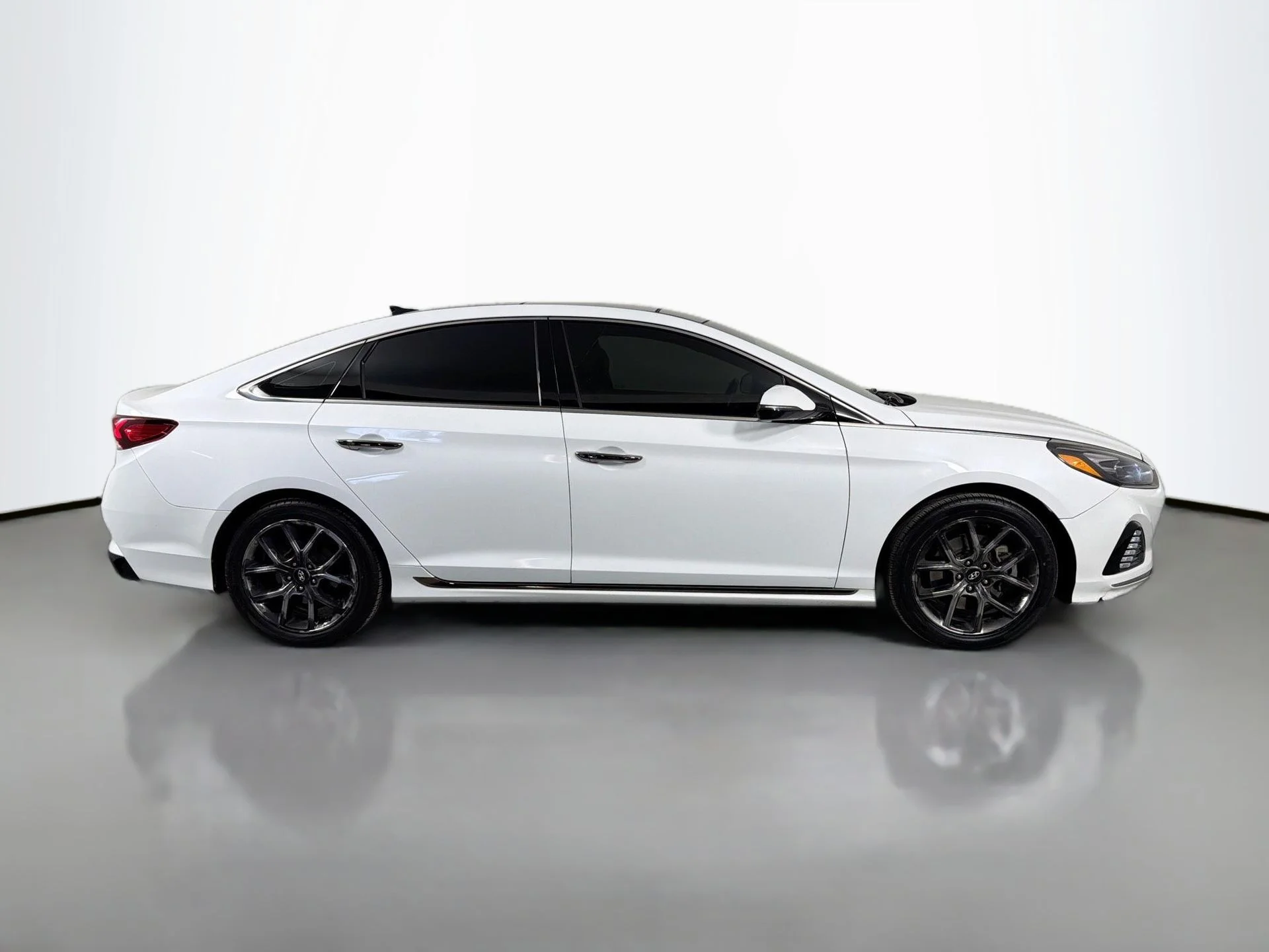 Used 2019 White Hyundai Limited image 5