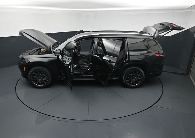 Used 2023 Black Jeep Summit image 27