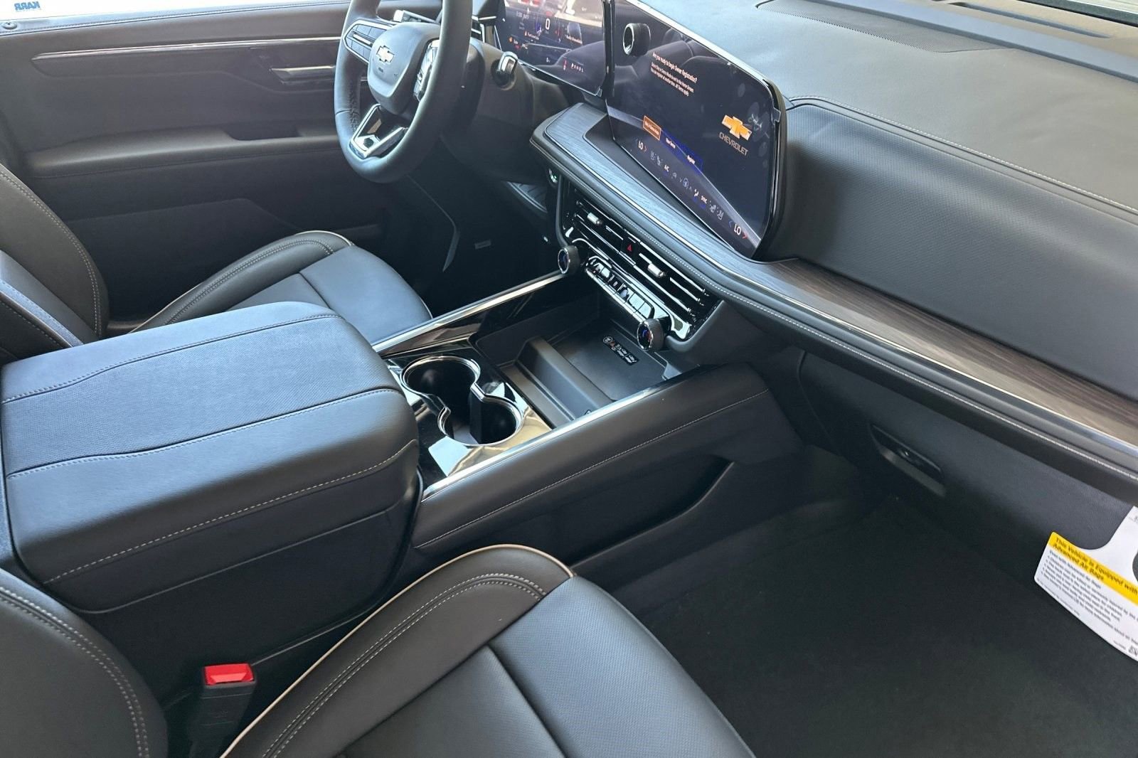 2025 Chevrolet Suburban Premier - Photo 18