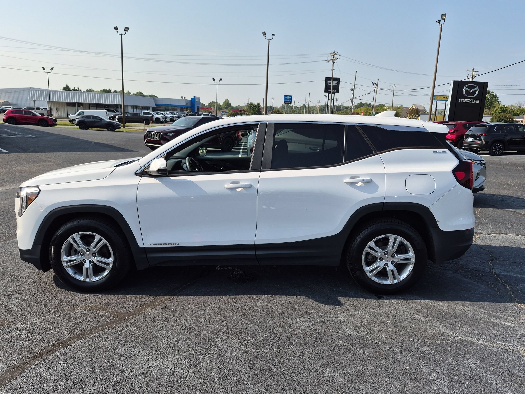 Used 2022 Summit White GMC SLE image 2