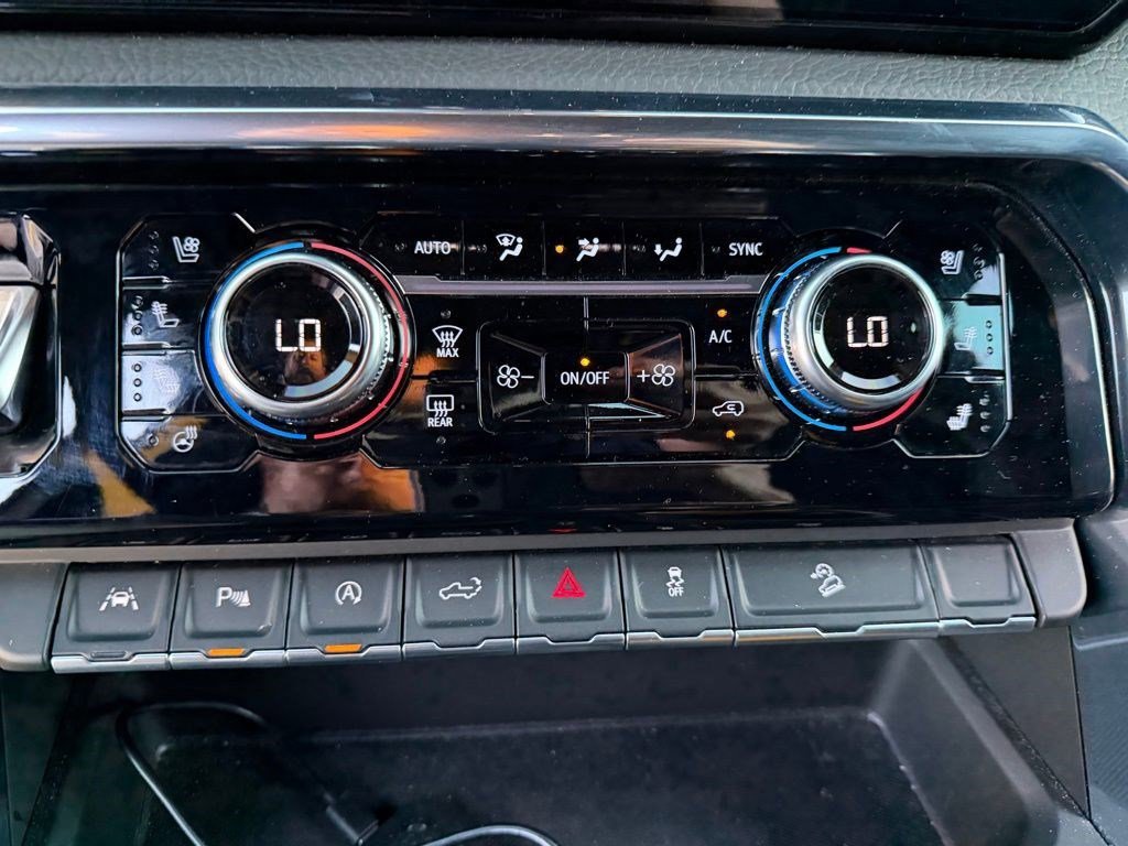 Used 2025 Sterling Metallic GMC Denali image 21
