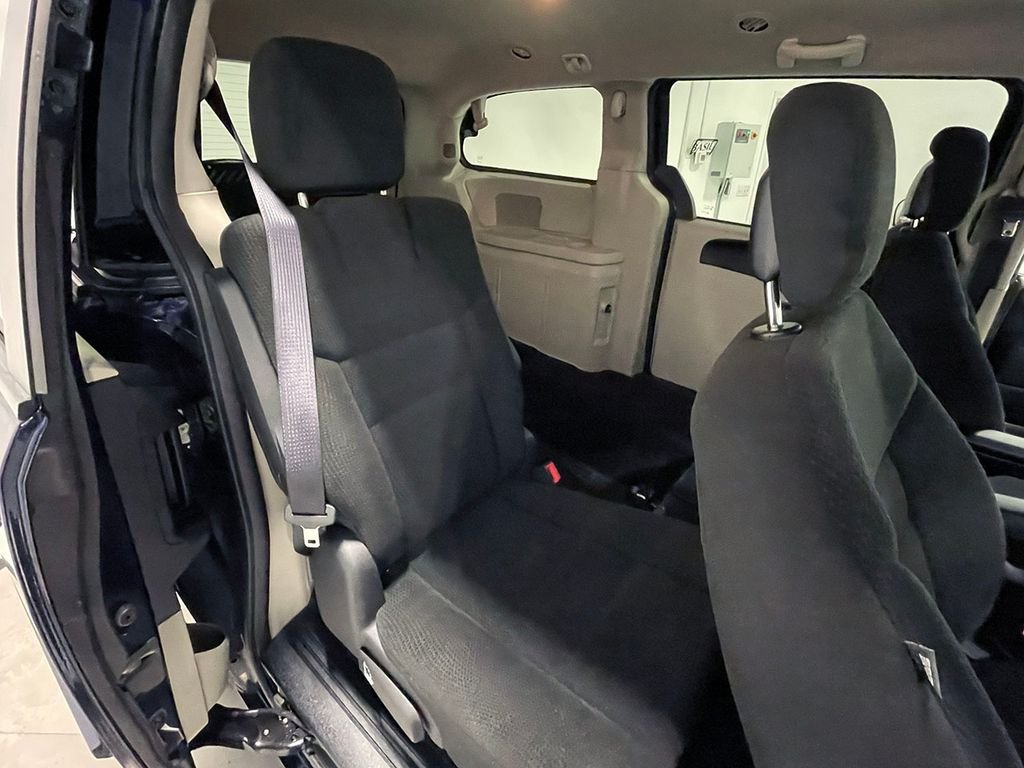 Used 2017 Blue Dodge SE image 22
