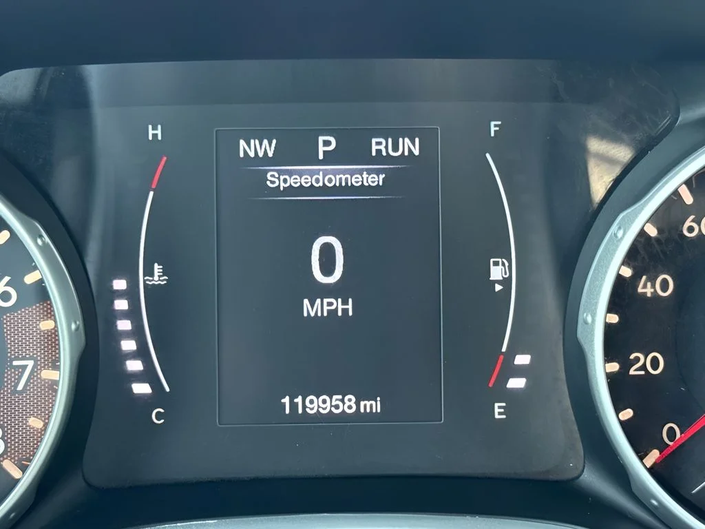 Used 2018 Gray Jeep Latitude image 18