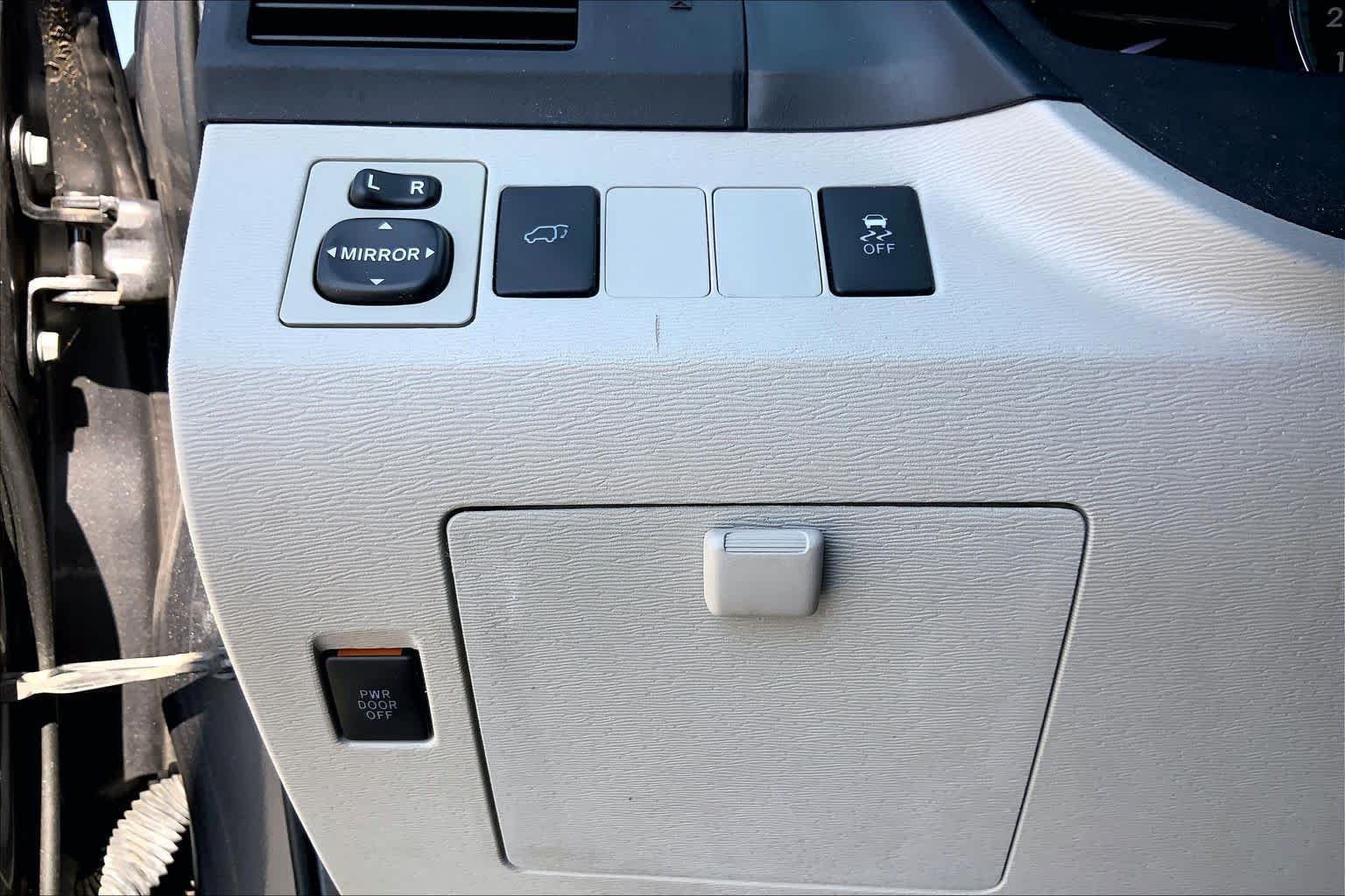 Used 2013 Magnetic Gray Metallic Toyota LE image 33