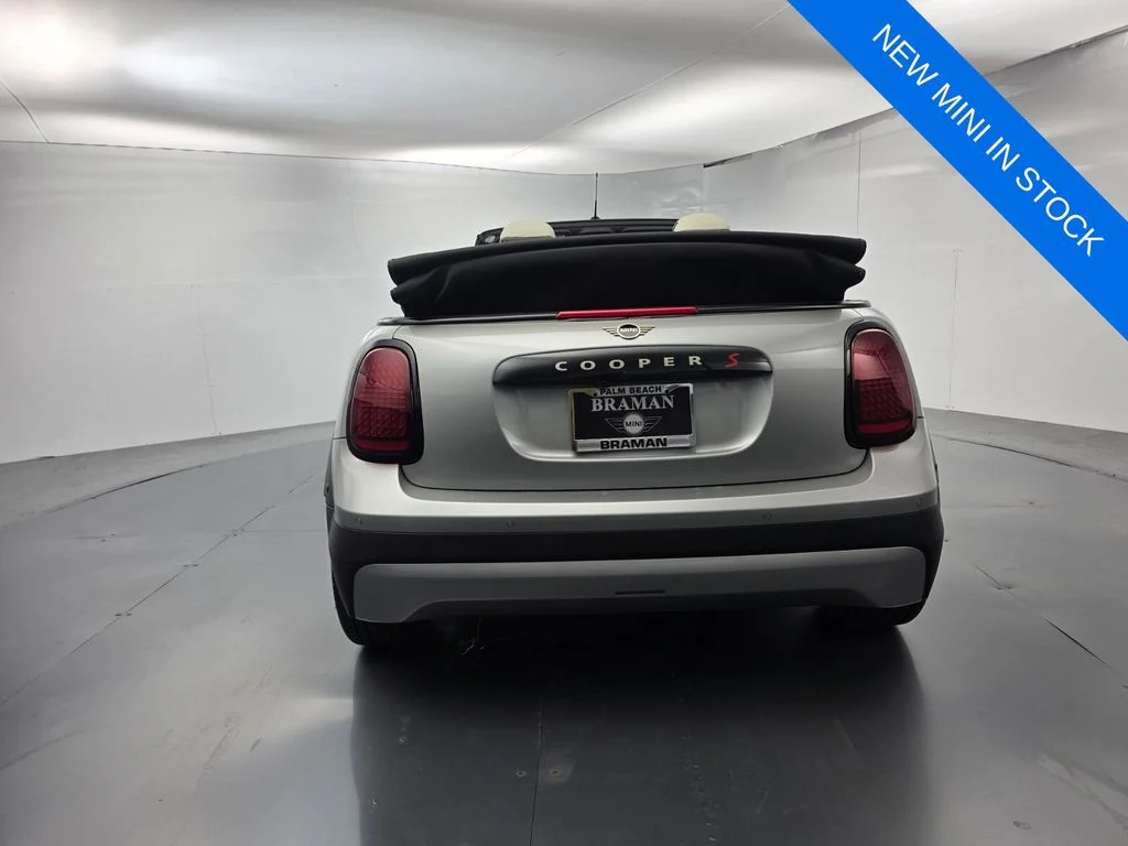 New 2026 Silver MINI Signature Plus image 5
